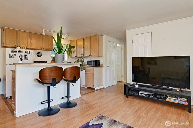 15002 4th Avenue S, Burien, WA 98148