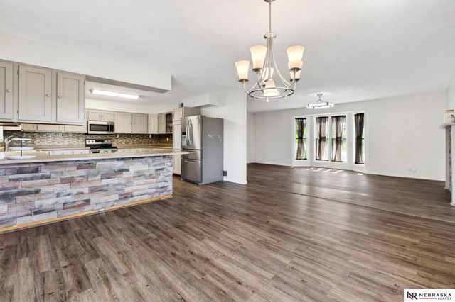 4260 Parkview Drive, Blair, NE 68008