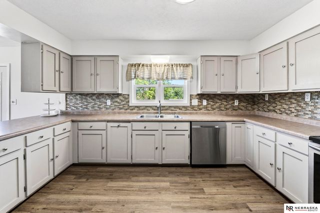 4260 Parkview Drive, Blair, NE 68008