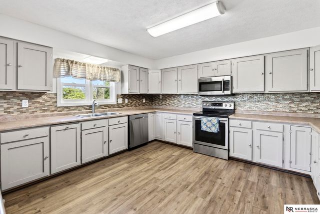 4260 Parkview Drive, Blair, NE 68008