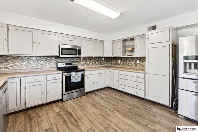 4260 Parkview Drive, Blair, NE 68008