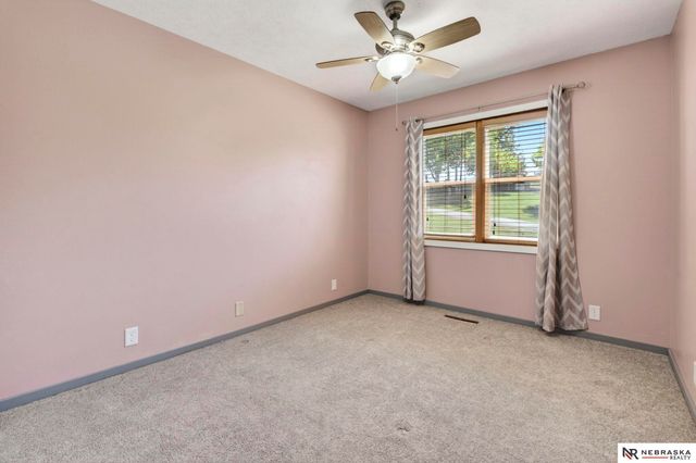 4260 Parkview Drive, Blair, NE 68008