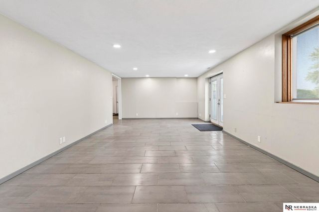 4260 Parkview Drive, Blair, NE 68008