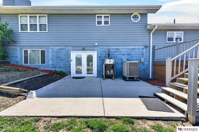 4260 Parkview Drive, Blair, NE 68008
