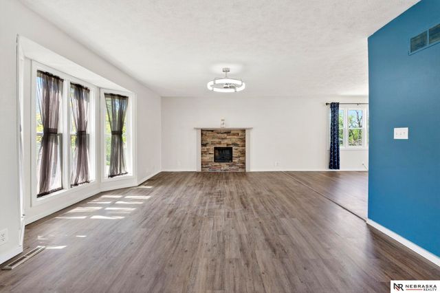 4260 Parkview Drive, Blair, NE 68008