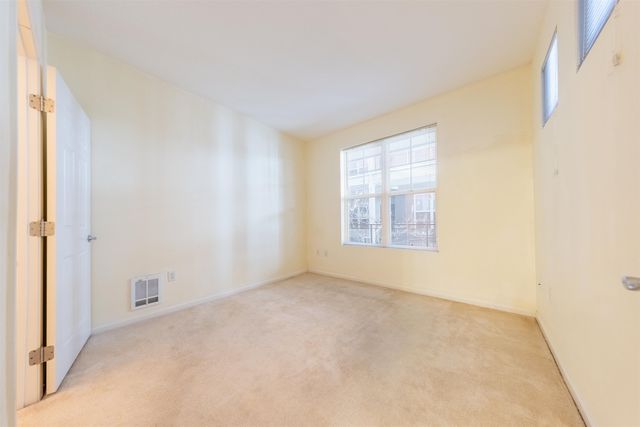 1121 40th St 3202, Emeryville, CA 94608