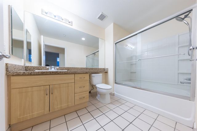 1121 40th St 3202, Emeryville, CA 94608