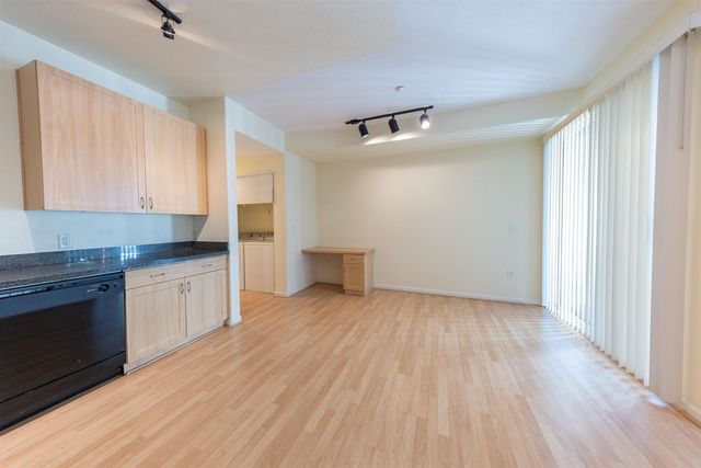 1121 40th St 3202, Emeryville, CA 94608