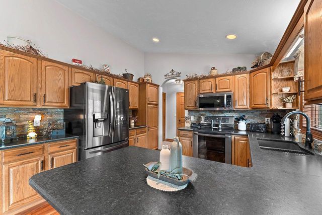 1038 HOKS RIDGE LANE, De Pere, WI 54115