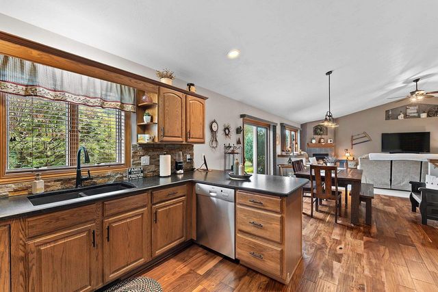 1038 HOKS RIDGE LANE, De Pere, WI 54115