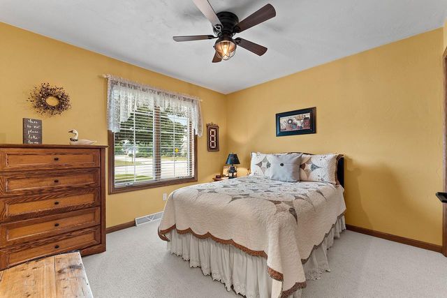 1038 HOKS RIDGE LANE, De Pere, WI 54115