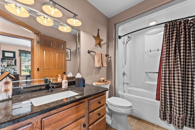1038 HOKS RIDGE LANE, De Pere, WI 54115
