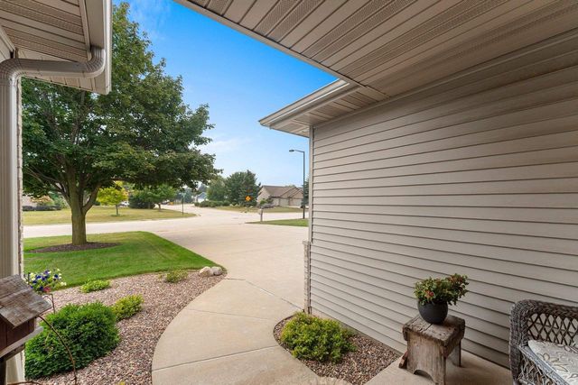 1038 HOKS RIDGE LANE, De Pere, WI 54115
