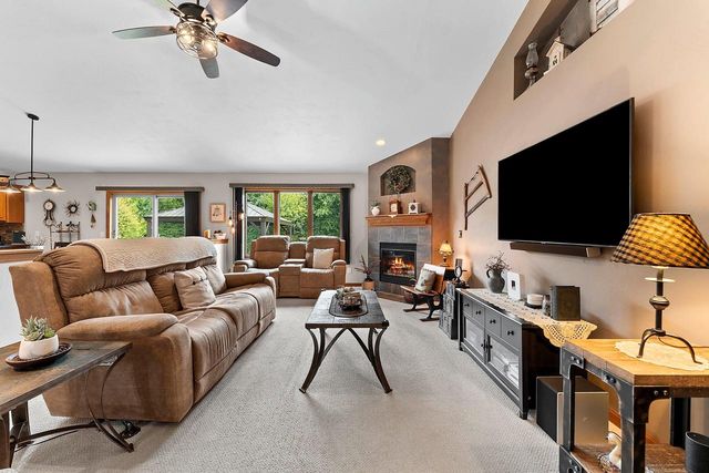 1038 HOKS RIDGE LANE, De Pere, WI 54115