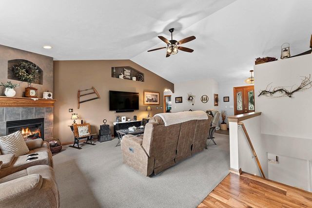 1038 HOKS RIDGE LANE, De Pere, WI 54115