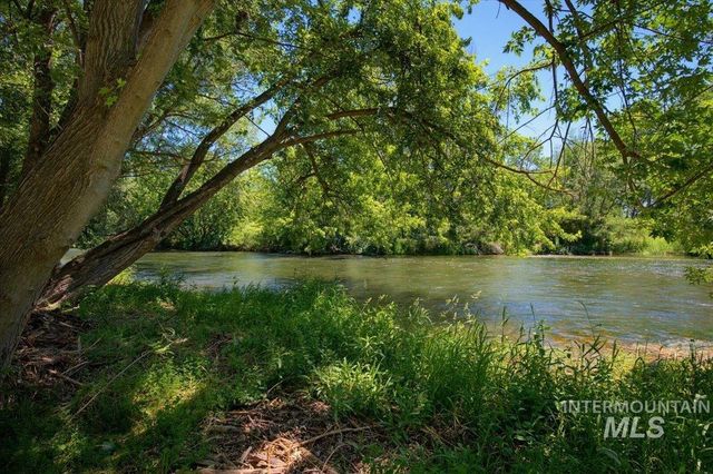 1948 S Riverford Pl, Eagle, ID 83616