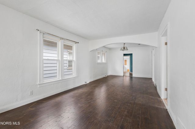 1206 Warwick Avenue, Toledo, OH 43607
