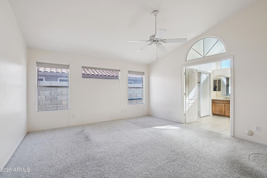 Image 12 of property listing at 9729 W BURNETT Road, Peoria, AZ 85382