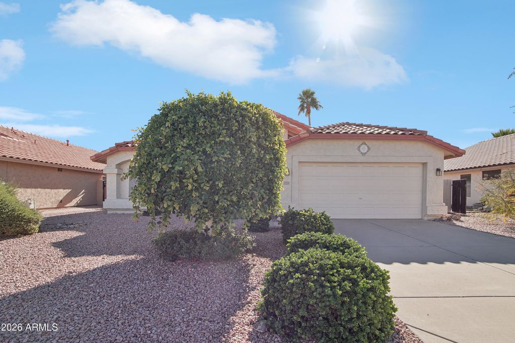 Image 2 of property listing at 9729 W BURNETT Road, Peoria, AZ 85382