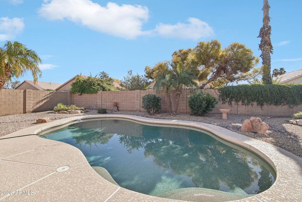 Image 25 of property listing at 9729 W BURNETT Road, Peoria, AZ 85382