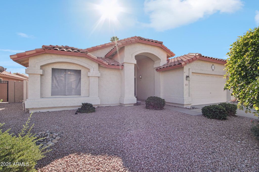 Image 3 of property listing at 9729 W BURNETT Road, Peoria, AZ 85382