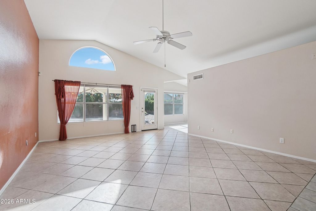 Image 5 of property listing at 9729 W BURNETT Road, Peoria, AZ 85382