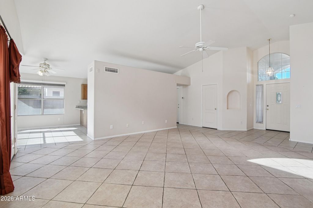 Image 6 of property listing at 9729 W BURNETT Road, Peoria, AZ 85382