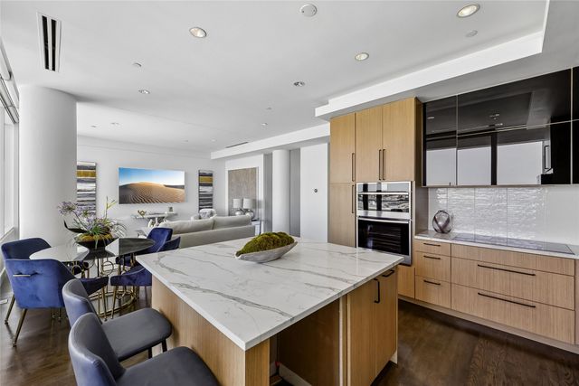 2408 Victory Park Lane 832, Dallas, TX 75219
