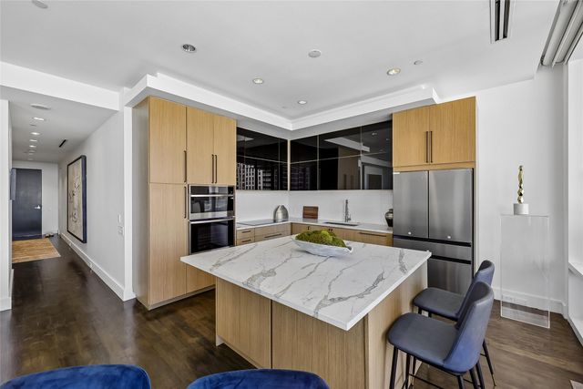 2408 Victory Park Lane 832, Dallas, TX 75219