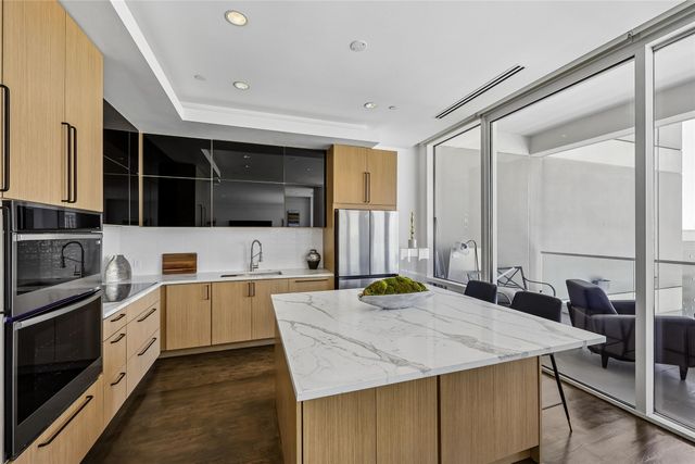 2408 Victory Park Lane 832, Dallas, TX 75219