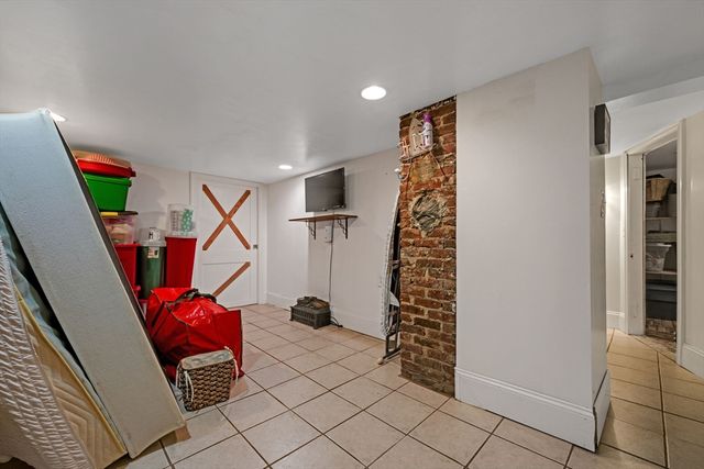 235 Chaveson St, Fall River, MA 02723