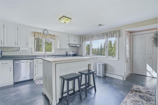 711 Neighborhood Road, Lake Katrine, NY 12449