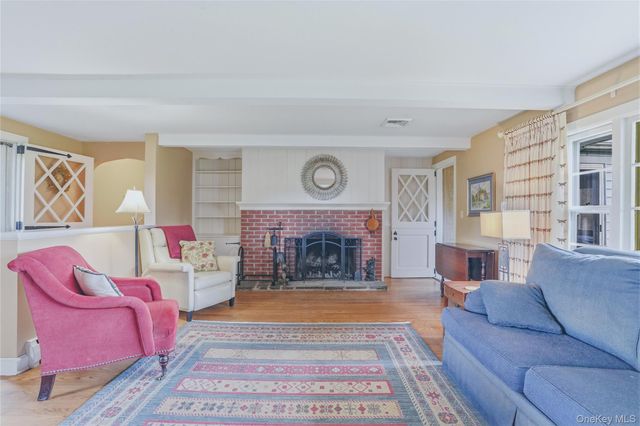 711 Neighborhood Road, Lake Katrine, NY 12449