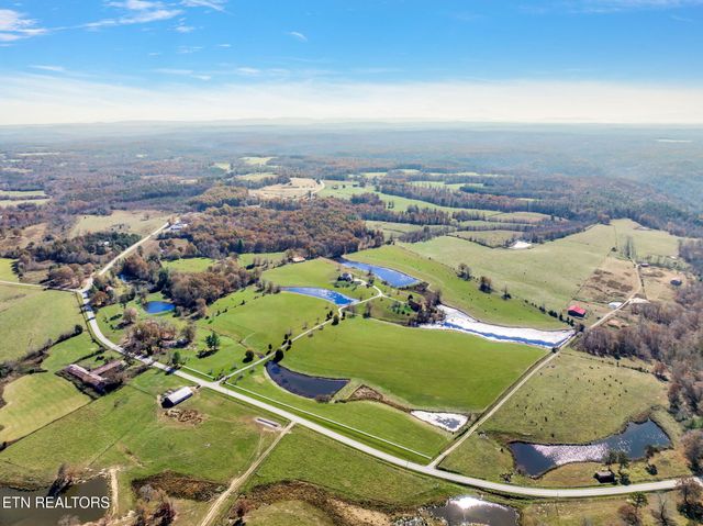 135 Austin Lane, Deer Lodge, TN 37726