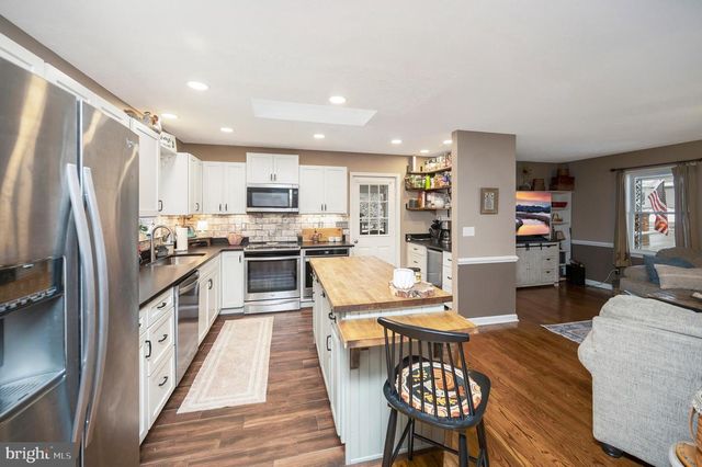 3201 LAKEVIEW PKWY, Locust Grove, VA 22508