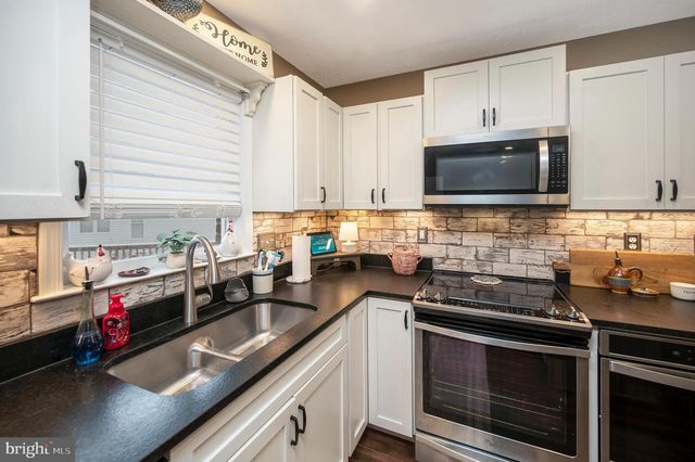 3201 LAKEVIEW PKWY, Locust Grove, VA 22508