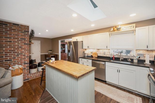 3201 LAKEVIEW PKWY, Locust Grove, VA 22508