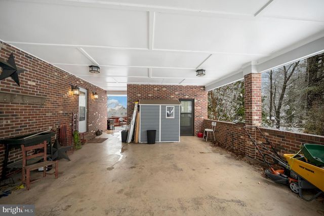 3201 LAKEVIEW PKWY, Locust Grove, VA 22508