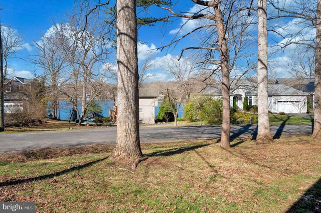 3201 LAKEVIEW PKWY, Locust Grove, VA 22508