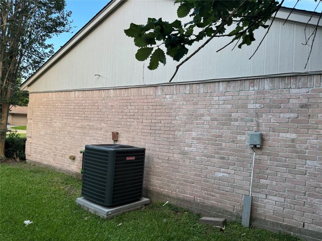 8027 Wind Forest Drive, Houston, TX 77040