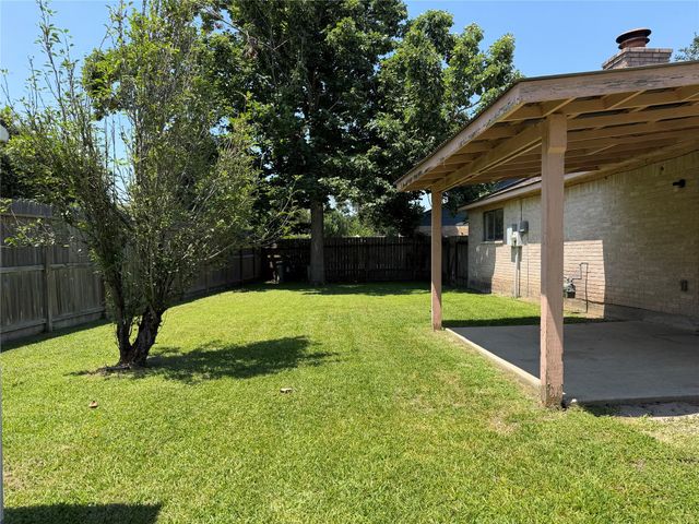 8027 Wind Forest Drive, Houston, TX 77040