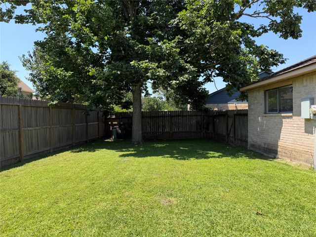 8027 Wind Forest Drive, Houston, TX 77040