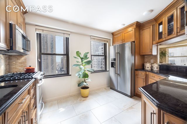 399 E 72nd St Apt 15A, New York City, NY 10021
