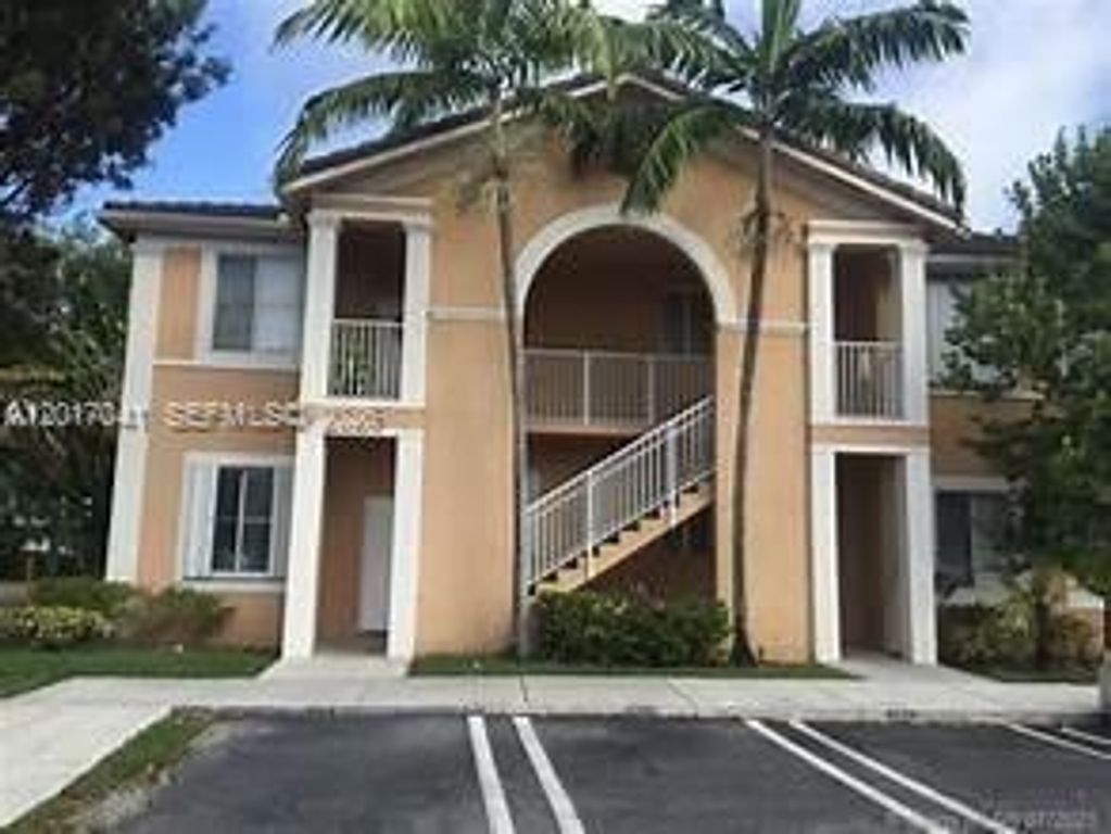 7080 NW 177th St 203-13, Hialeah, FL 33015