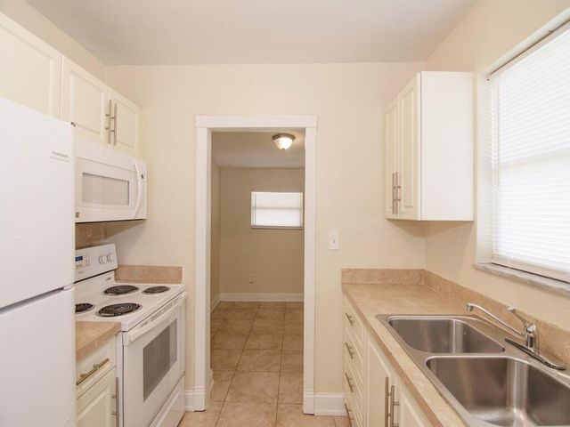 104 SE El Sito Court, Port St Lucie, FL 34952