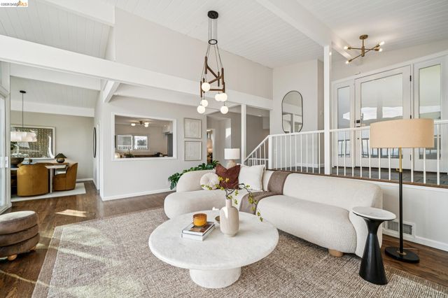 1925 Manzanita Dr, Oakland, CA 94611