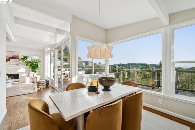 1925 Manzanita Dr, Oakland, CA 94611