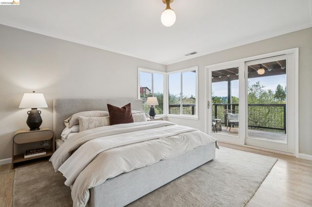 1925 Manzanita Dr, Oakland, CA 94611