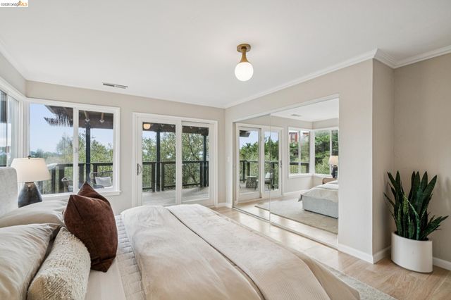 1925 Manzanita Dr, Oakland, CA 94611