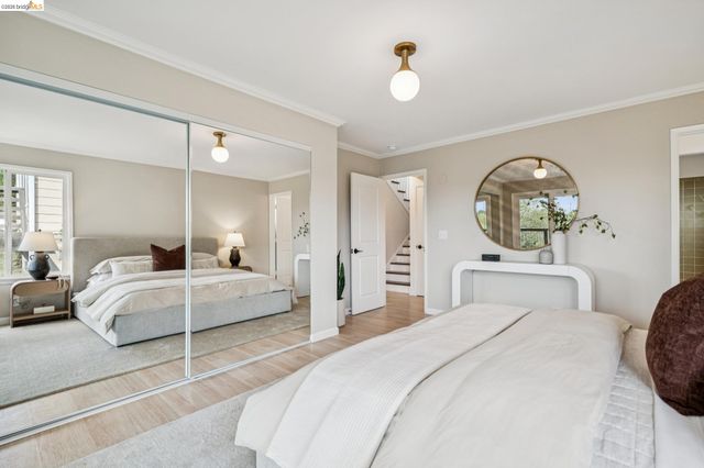 1925 Manzanita Dr, Oakland, CA 94611